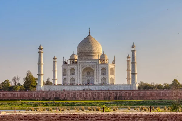 Agra India March 2018 Tourists Sighteseeing Exploring Admiring Famous Taj — Stock Photo, Image