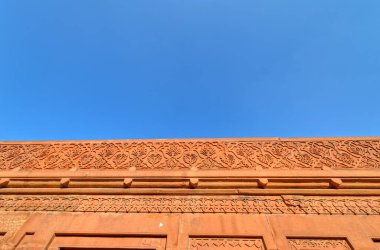 AGRA, Hindistan - 4 Mart 2018: Lal Qila ve Fort Rouge olarak da bilinen Agra Kalesi UNESCO Dünya Mirası Alanının kalıntıları.