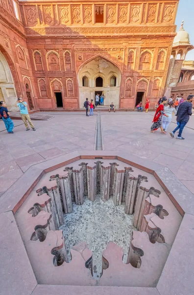 Agra India March 2018 Visitors Sightseeing Historical Remains Agra Fort — Stock Photo, Image