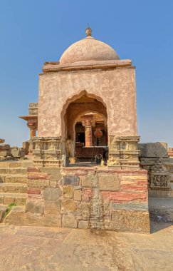 Hindistan 'ın Rajasthan eyaletindeki Abhaneri köyündeki Harshat Mata Tapınağı' nın antik kalıntıları..