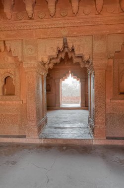 FATEHPUR SIKRI, INDIA - 4 Mart 2018: Uttar Pradesh 'teki Panch Mahal' in tarihi kalıntılarında tapınak içi.