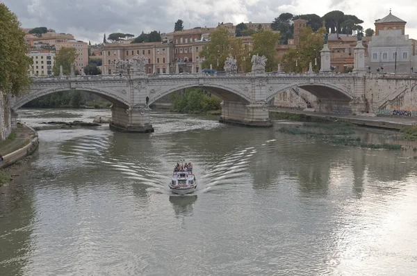 Rzym Włochy Września 2019 Piękny Widok Ponte Vittorio Emanuele Pochmurny — Zdjęcie stockowe