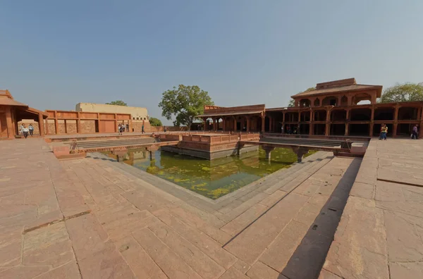 印度北方邦Fatehpur Sikri Panch Mahal历史遗迹的水池 — 图库照片