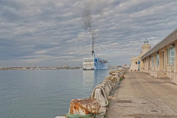 Bari Italy September 2019 Departure Gnv Ferry City Port Cloudy — Stock Photo, Image