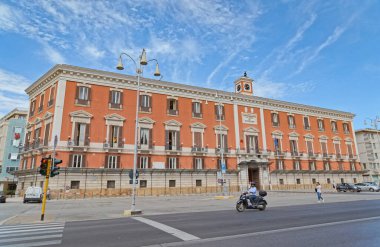 BARI, ITALY - 26 Eylül 2019 Hükümet Sarayı veya Piazza della Liberta şehir merkezindeki belediye binası.