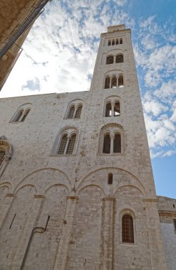 BARI, ITALY - 26 Eylül 2019 Saint Sabino Katedrali 'nin çan kulesi.