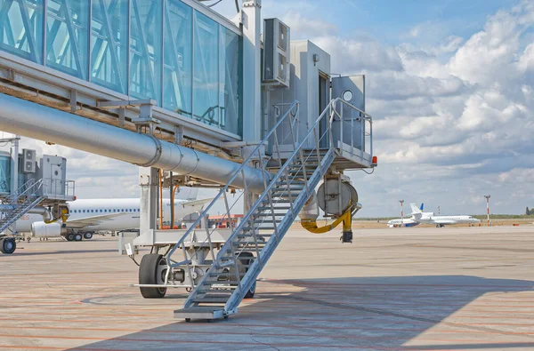 Bari Italië September 2019 Passagiersbrug Internationale Luchthaven Karol Wojtyla — Stockfoto