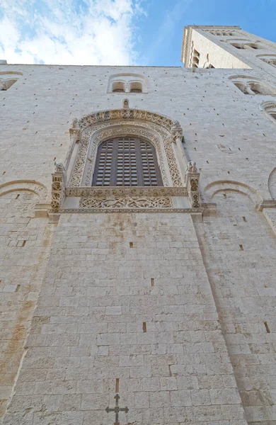 Bari イタリア 2019年9月26日市内中心部にある聖サビーノ大聖堂の窓 — ストック写真