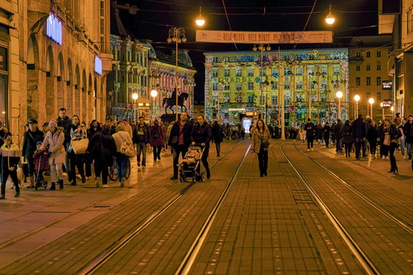 Zagreb Croatia 2023年3月17日 克罗地亚首都转变为一个轻快的奇景 主广场上的灯会是潘杰拉契奇 这幅画庆祝春天的到来 — 图库照片