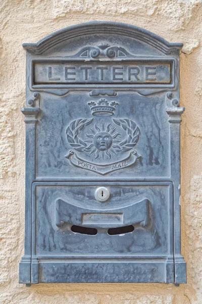 Kotak Surat Dinding Rumah Bari Italy — Stok Foto