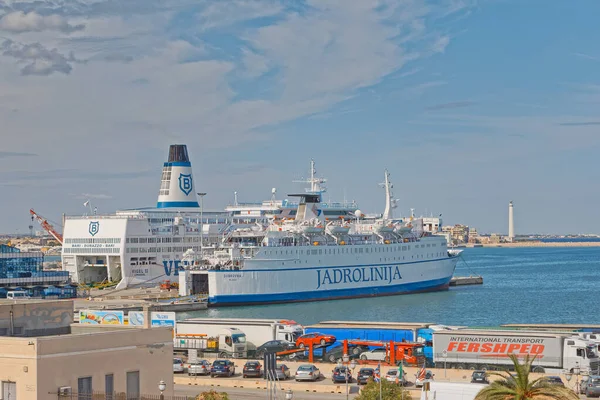 Bari Italy September 2019 Anchored Ferries Jadrolinija Ventouris Ferries City — Stock Photo, Image