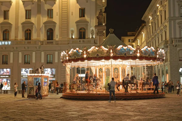 Blorence Italien September 2019 Belyst Karusell Piazza Della Repubblica Mitt — Stockfoto