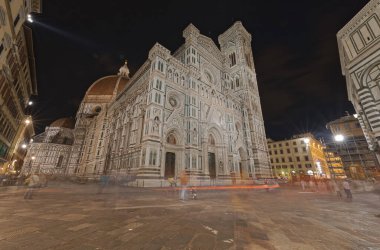FLORENCE, ITALY - 24 Eylül 2019 Duomo Katedrali, Santa Maria del Fiore gece. uzun pozlama
