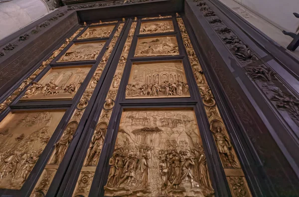 佛罗伦萨 意大利 2019年9月24日夜间关闭东门的细节 由Lorenzo Ghiberti在多摩圣约翰的Baptistery拍摄 — 图库照片