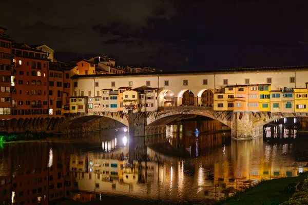 Ponte Vecchio Con Reflejo Río Arno Florencia Italia Por Noche — Foto de Stock