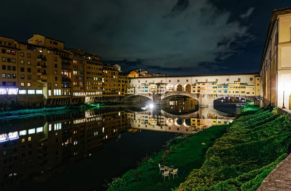 Ponte Vecchio Αντανάκλαση Στον Ποταμό Arno Στη Φλωρεντία Της Ιταλίας — Φωτογραφία Αρχείου