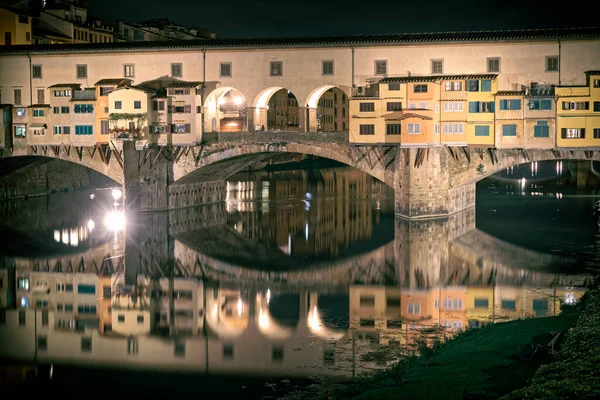 Ponte Vecchio Con Reflejo Río Arno Florencia Italia Por Noche — Foto de Stock