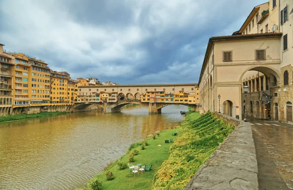 Ponte Vecchio Arno Pochmurny Dzień Florencji Włochy — Zdjęcie stockowe