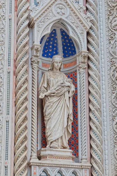Posąg Najświętszej Marii Panny Kwiatów Detal Dekoracji Zewnętrznej Katedry Santa — Zdjęcie stockowe