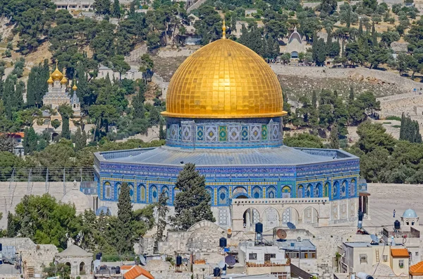 在以色列耶路撒冷的一个阳光灿烂的日子里 岩石的黄金圆顶 — 图库照片