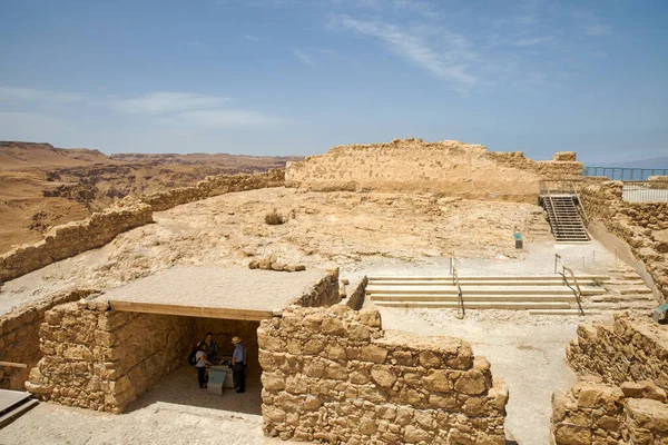 Masada Israel May 2016 Tourists Visiting Masada Ruins Ancient Fortress — Stock Photo, Image