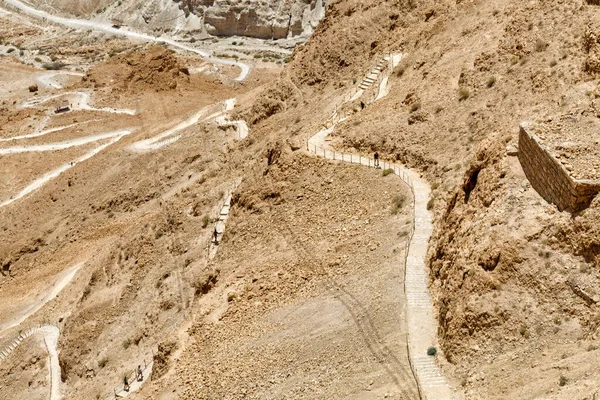 Turistas Ruta Senderismo Visitando Las Ruinas Masada Antigua Fortaleza Desierto —  Fotos de Stock