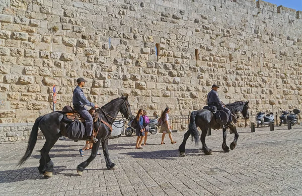 Jerusalem Israel Maio 2016 Policiais Cavalo Entrada Portão Jaffa Para — Fotografia de Stock