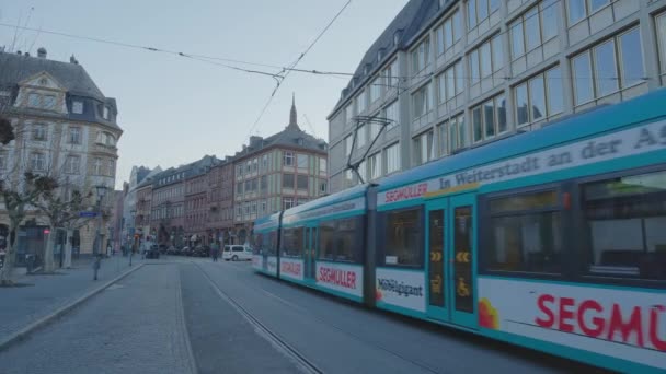 Frankfurt Main Duitsland Januari 2019 Tram Passeert Innenstadt Paulsplatz Braubachstrasse — Stockvideo