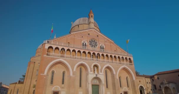 Padua Italy April 2023 Άνθρωποι Περνούν Μπροστά Από Βασιλική Του — Αρχείο Βίντεο