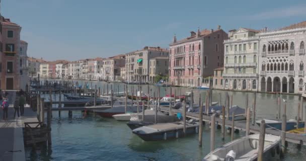 Venice Itália Abril 2023 Grande Canal Pequeno Porto Visto Campo — Vídeo de Stock