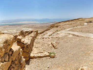 Doğu gözlem noktası, Güney İsrail Çölü 'ndeki antik kalenin Masada kalıntıları..