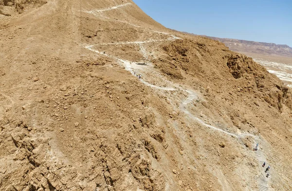 Turistas Trilhas Que Visitam Ruínas Masada Antiga Fortaleza Sul Deserto — Fotografia de Stock