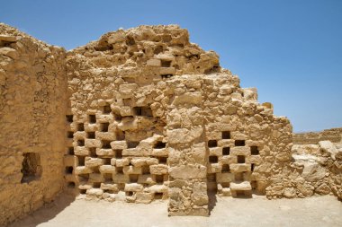 MASADA, ISRAEL - 21 Mayıs 2016: İsrail 'in güneyindeki antik İsrail çölünün Masada harabelerinde Dovecote.