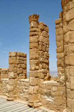 MASADA, ISRAEL - 21 Mayıs 2016: Güney İsrail 'deki antik kale Masada Sarayı kalıntıları.