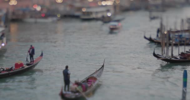 Вениция Италия Апреля 2023 Года Лодки Проходящие Мимо Большого Канала — стоковое видео