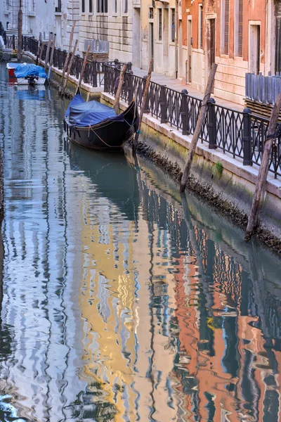 Тихий Вид Канал Фондамента Дуодо Барбариго Венеции Гондолами Припаркованными Водного — стоковое фото