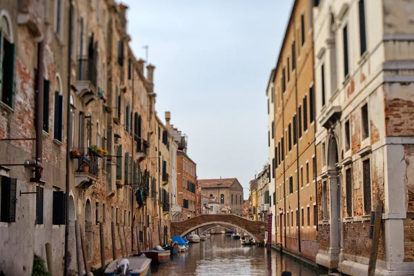 Venedik Teki Bir Köprüyü Romantik Bir Şekilde Ele Geçirmek Şehirlerin — Stok fotoğraf