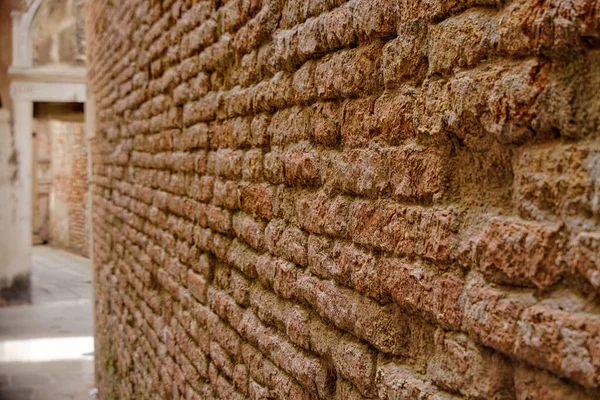 Tilt Shift Detail Aged Brick Facade Narrow Venetian Alleyway Showcasing — Stock Photo, Image