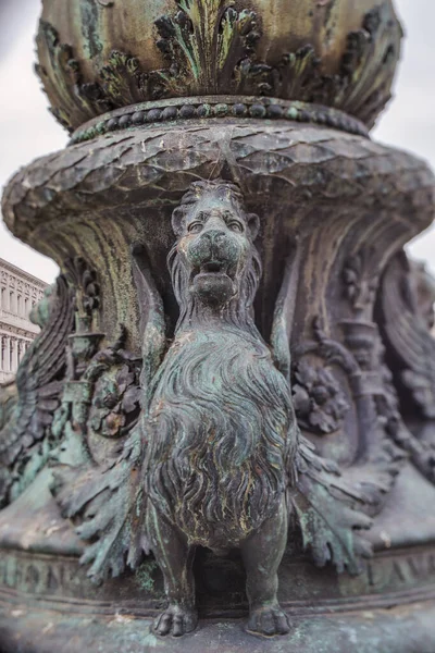 Close Detailed Metal Lion Sculpture Column Iconic Saint Marks Square — Stock Photo, Image