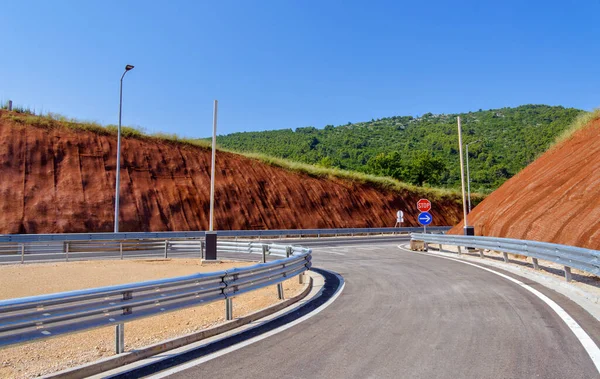 Scenic Intersection Leading Expressway Iconic Peljesac Bridge Showcasing Croatian Infrastructure — Stock Photo, Image