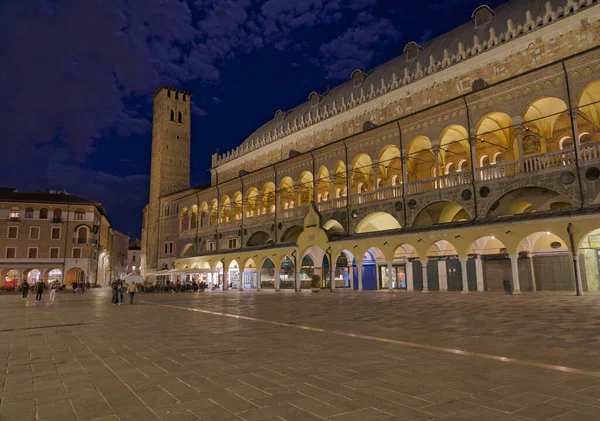Padua Włochy Kwiecień 2023 Nocne Życie Miasta Tętniącym Życiem Piazza — Zdjęcie stockowe