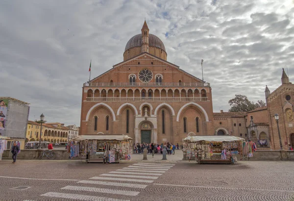 Padua Itália Abril 2023 Pessoas Agitadas Frente Basílica Santo Antônio — Fotografia de Stock