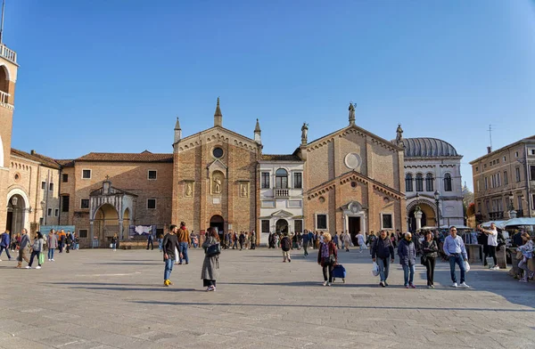 Padua Italien April 2023 Människor Passerar Framför Basilikan Saint Anthony — Stockfoto