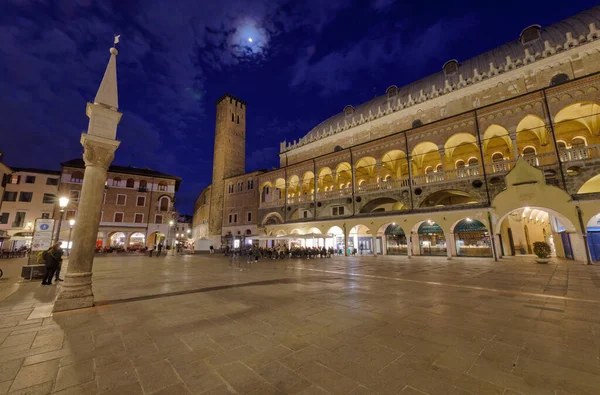 Padua Italy April 2023 Nighttime City Life Lively Piazza Della — Stock Photo, Image