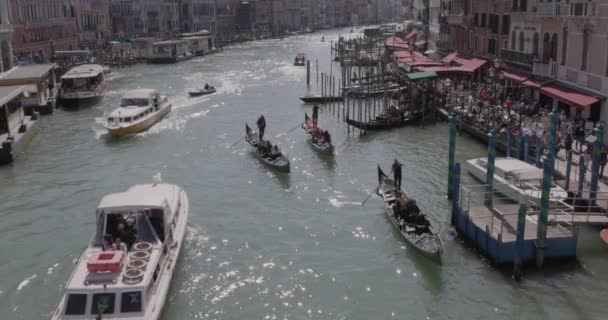 Веница Италия Апреля 2023 Года Лодки Проходящие Мимо Большого Канала — стоковое видео