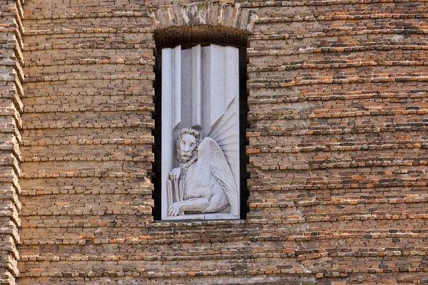 Stenen Leeuw Symboliseert Apostel Mark Een Decoratief Detail Gevel Van — Stockfoto