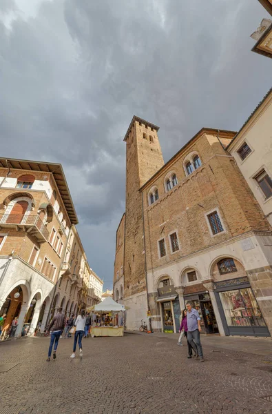 Padua Italy Nisan 2023 Bulutlu Gökyüzünün Altında Piazza Della Frutta — Stok fotoğraf