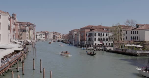 Venice Itália Abril 2023 Barcos Que Passam Pela Vista Grande — Vídeo de Stock