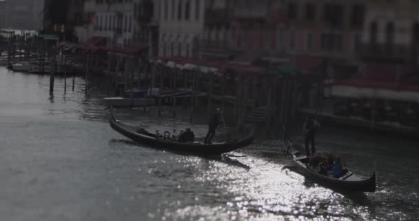Venice Italy April 2023 Човни Проходять Через Гранд Канал Мосту — стокове відео