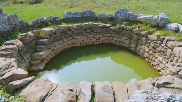 Ρωμαϊκή Πηγή Νερού Στην Αρχαία Τοποθεσία Rajcice Κοντά Στο Σπλιτ — Αρχείο Βίντεο